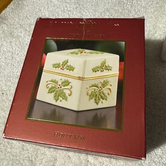 Xmas Holly Trinket Box - Picture 1 of 4